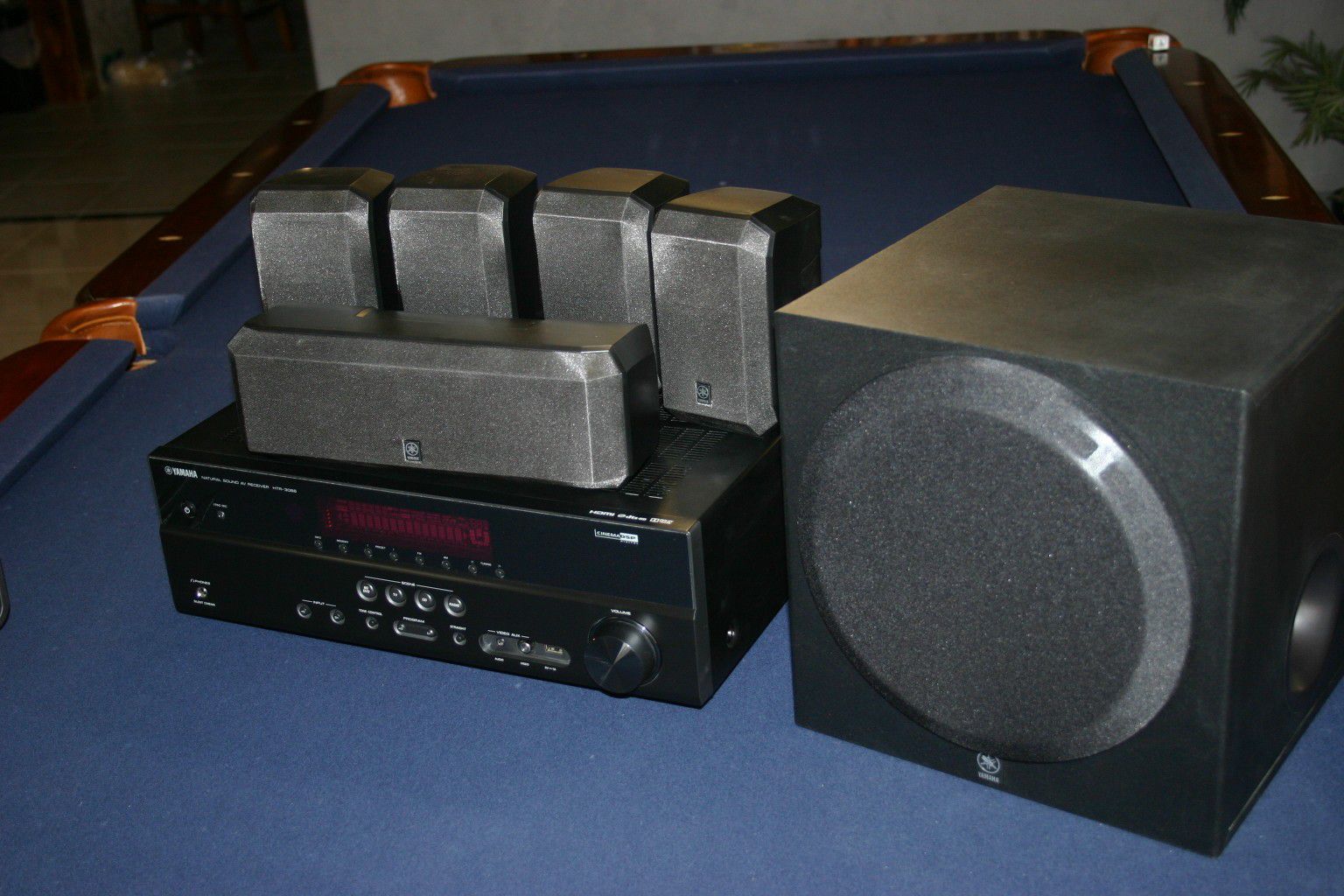 Yamaha HTR 3066 5.1 Channel Receiver, Speakers & Mounting Hardware