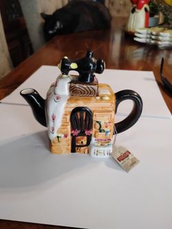 Vintage tea nee sewing machine teapot 4"