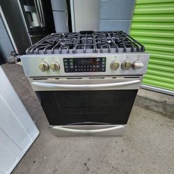 30-inch wide gas stove.
FRIGIDAIRE brand