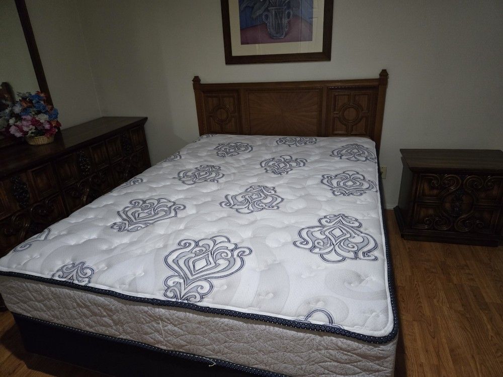 Bedroom Set-Dresser W/ Mirror,  matching Night Stand,  And Headboard ( New Mattress)