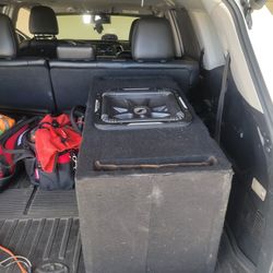 UNA BOCINA Y AMPLIFIER 