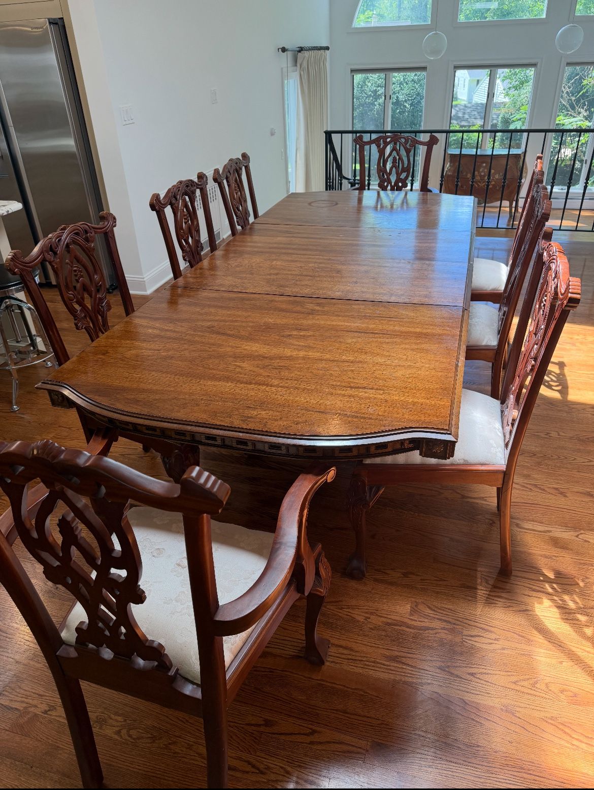 Dining room table w/ 6 chairs