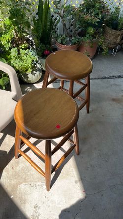 2 Barstools