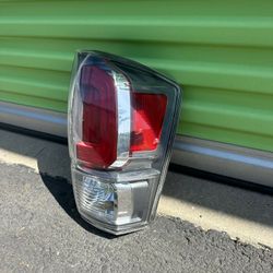 16-2017-2018-2019-2020 -2021-2022 -2023 Toyota Tacoma Right Passenger Tail Light
