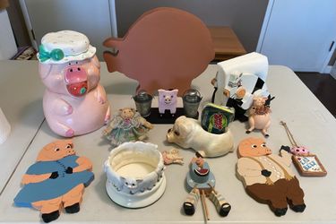 VINTAGE KITCHEN ITEMS PIG THEME