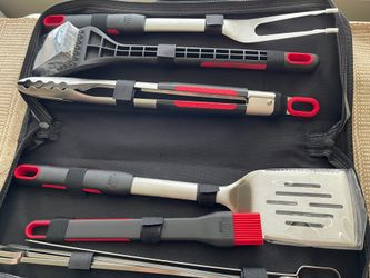 10 Piece Grilling Set Brand New