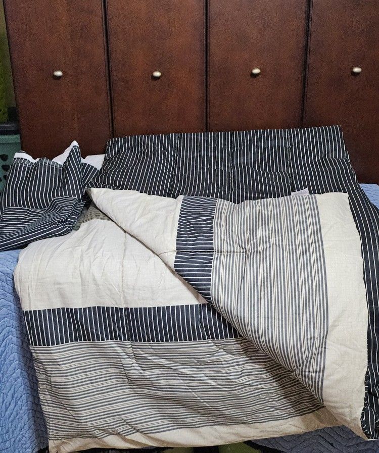 Colormate Full Size Comforter 3-PC Set Comforter/Bed Skirt/Pillow Case. Exc.