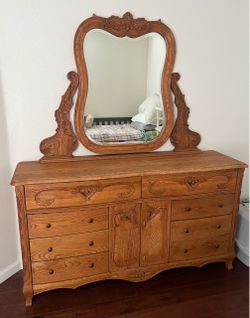 Dresser/mirror