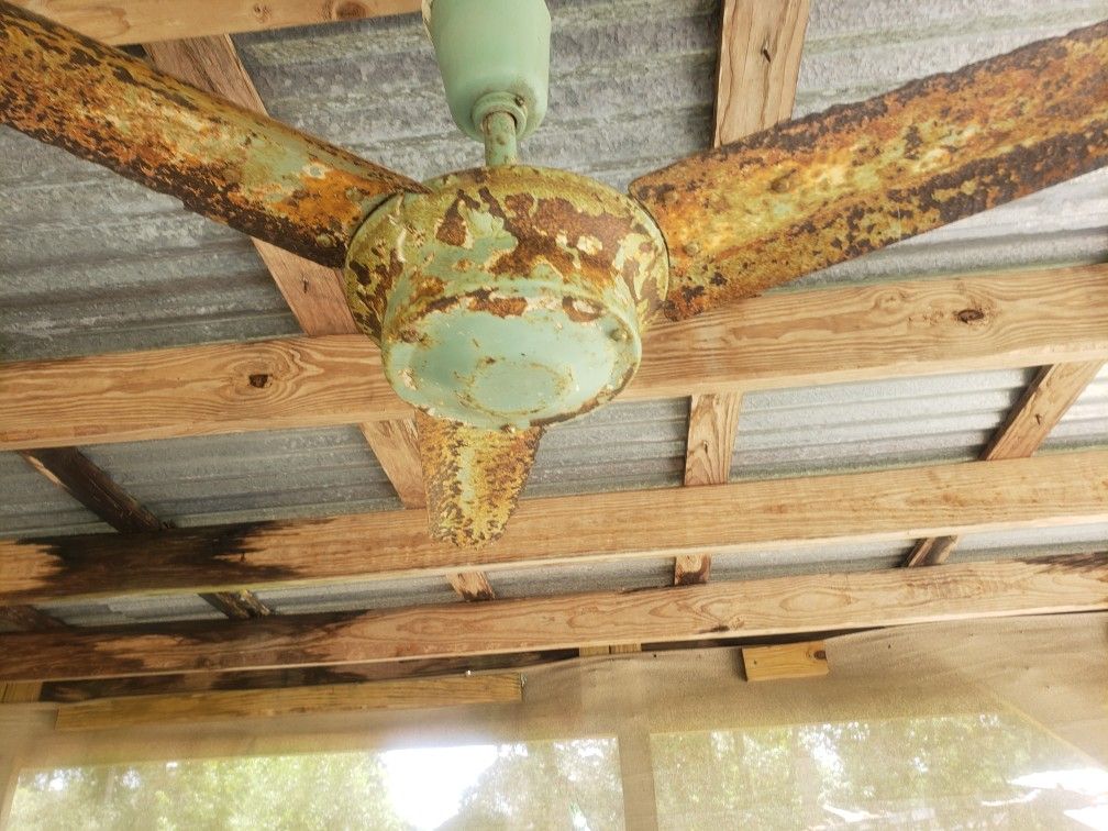 Old rusty green Vintage 3 bade metal ceiling fan
