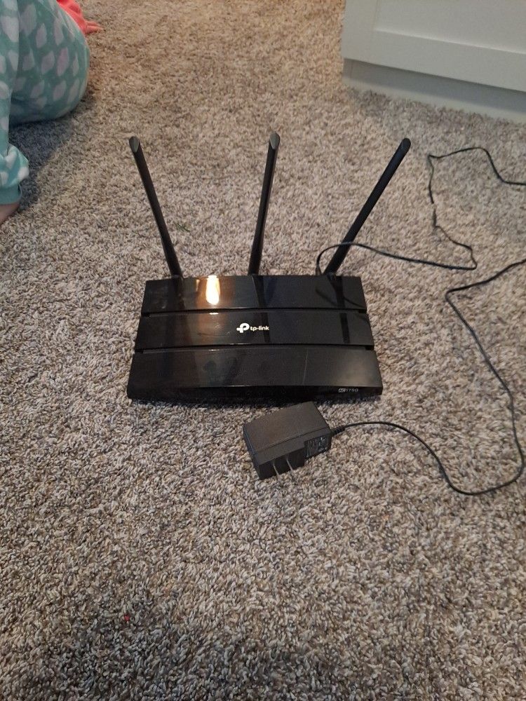 Router: Tp- Link AC1750 (5Ghz & 2.4Ghz)