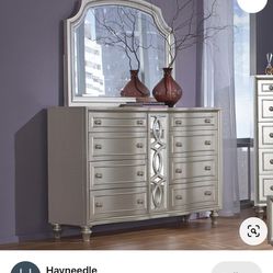 Beautiful 8 Drawer  Dresser With Mirror