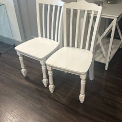 Wood chairs - Hillsdale Furniture