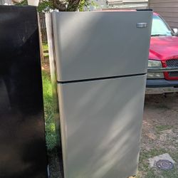 Fridgidaire Refrigerator