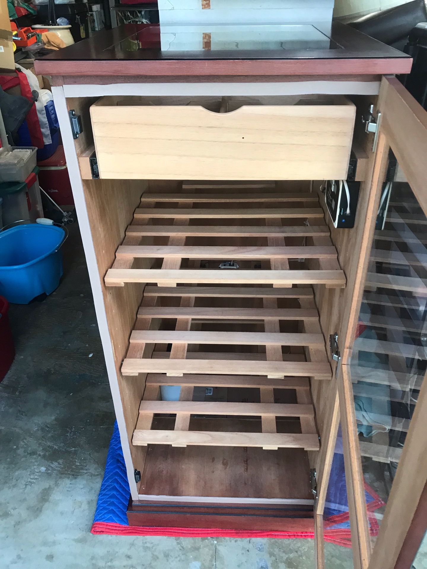 Avallo 2000 Humidor for Sale in Tracy, CA OfferUp