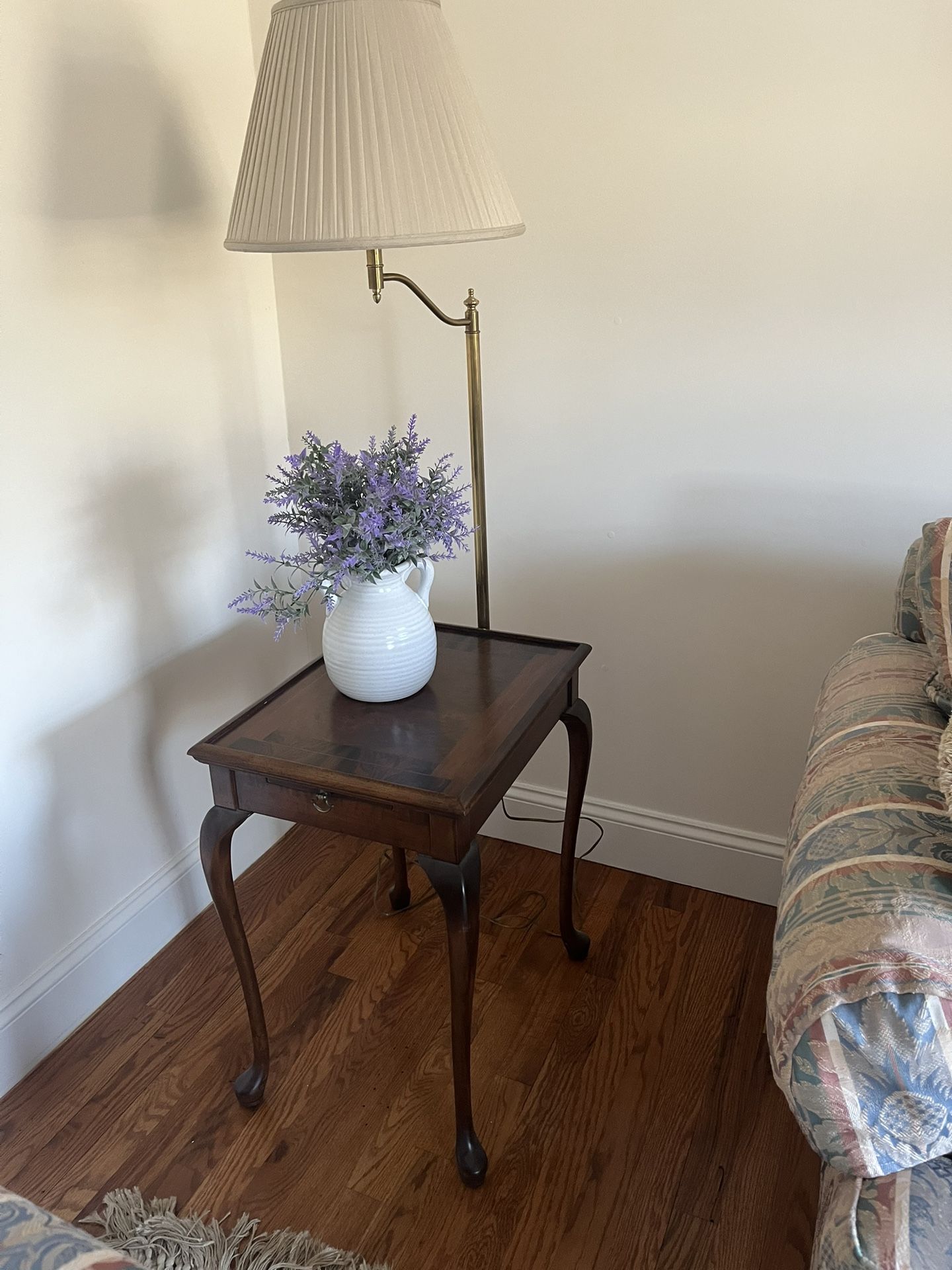 Ethan Allen End table With Lamp(attached)