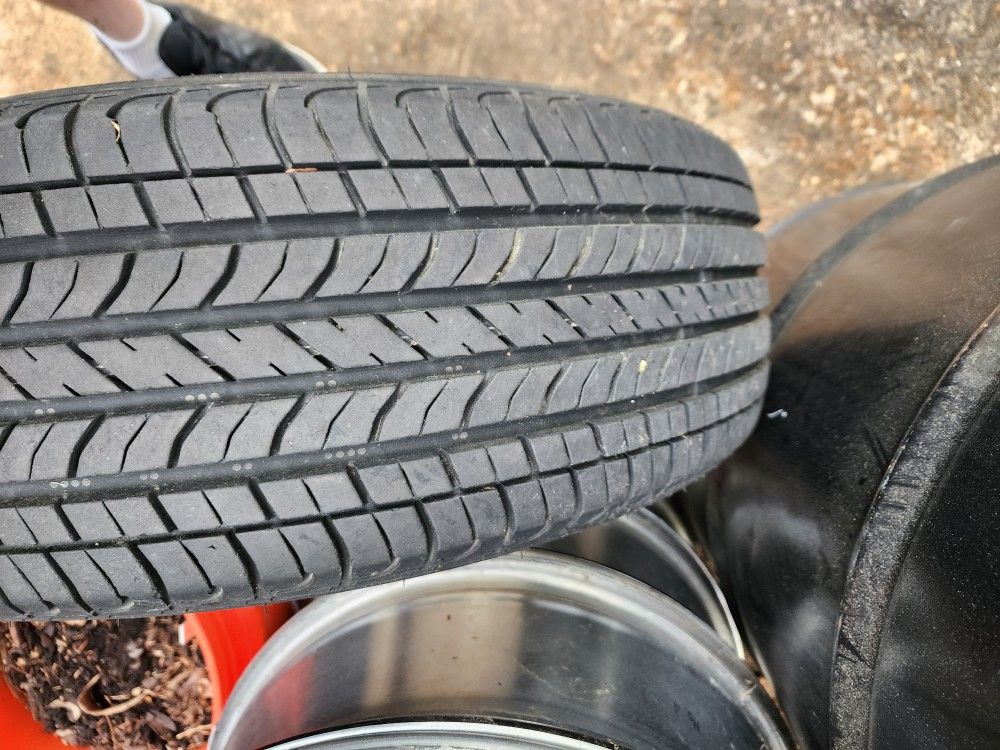 215/65R16