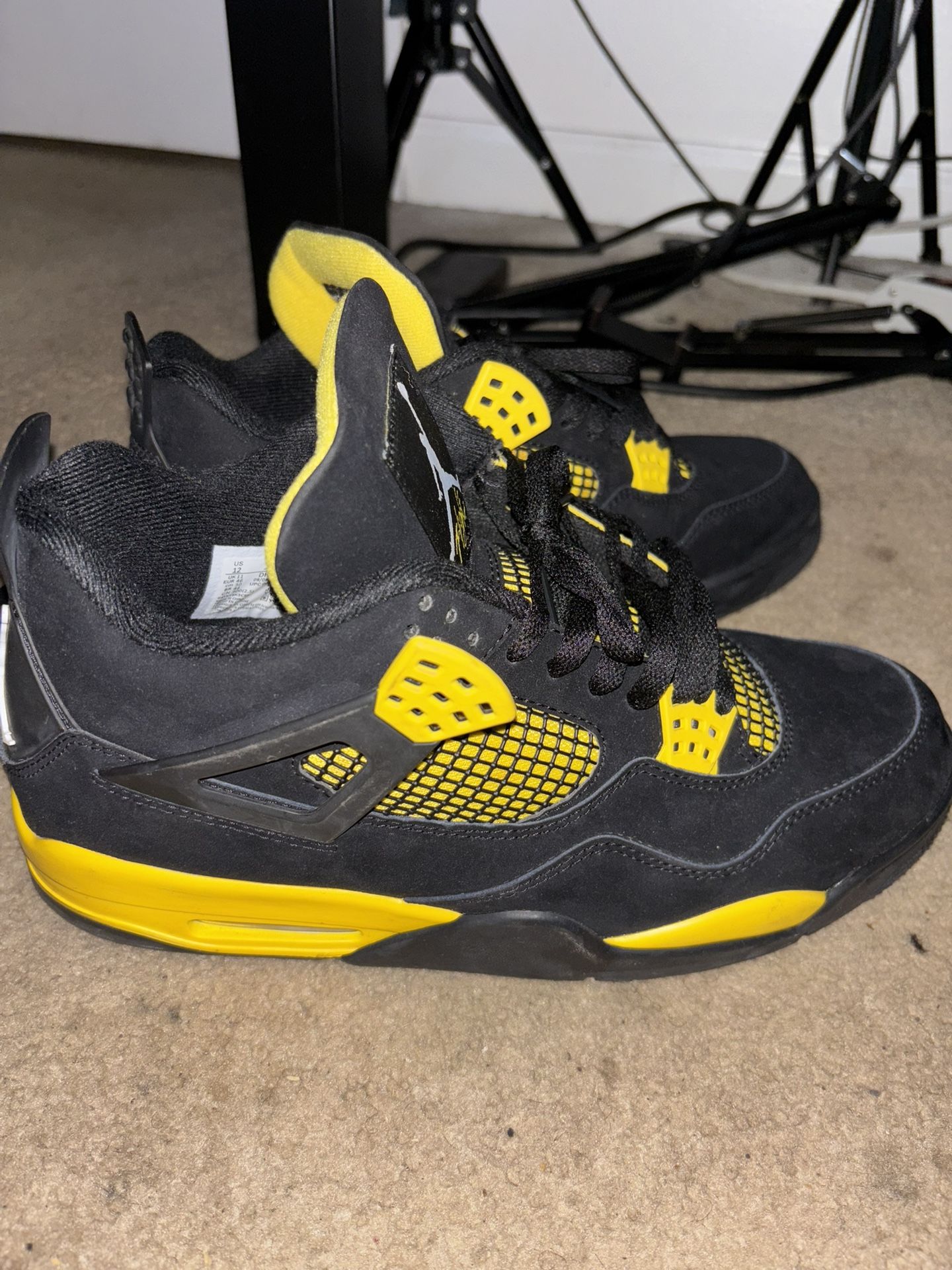THUNDER JORDAN 4s