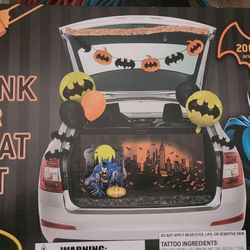 Halloween 🎃 BATMAN TRUNK OR TREAT SET $7