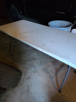 Folding table