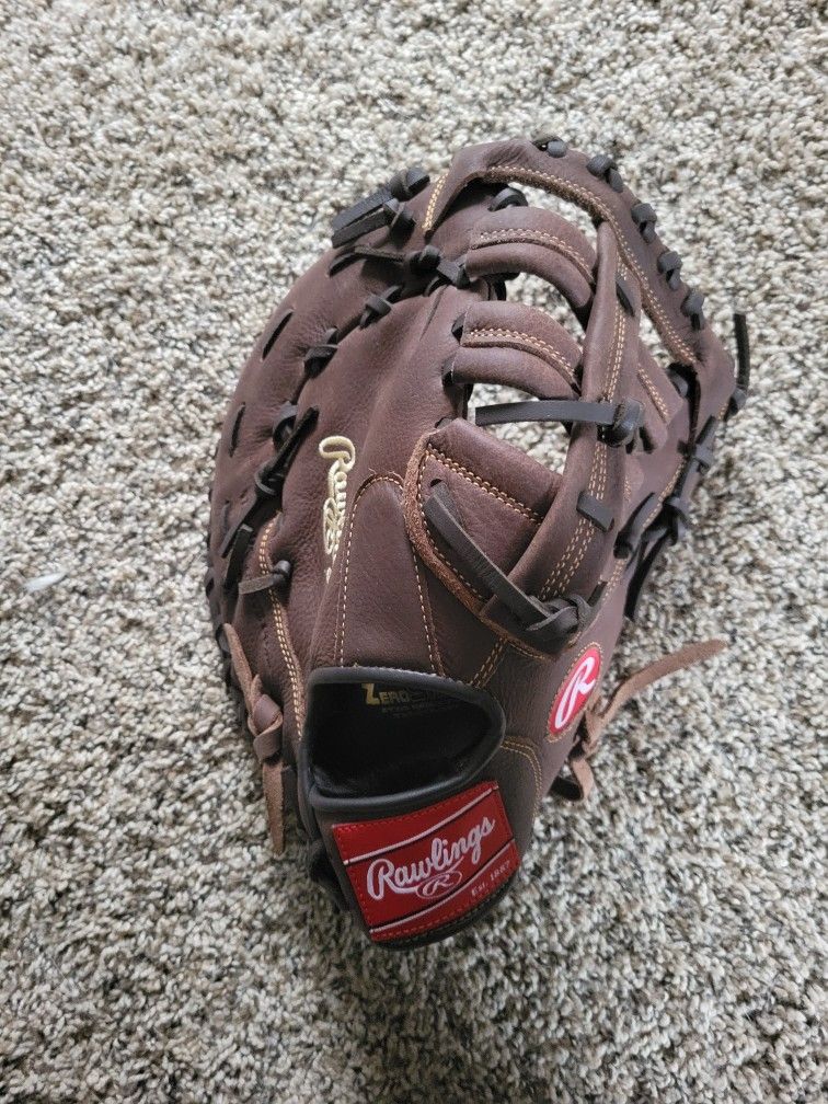 Rawlings 12 1/2 inch baseball glove