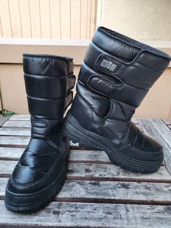 *WFS (WORLD FAMOUS SPORTS) WINTER SNOW BOOTS