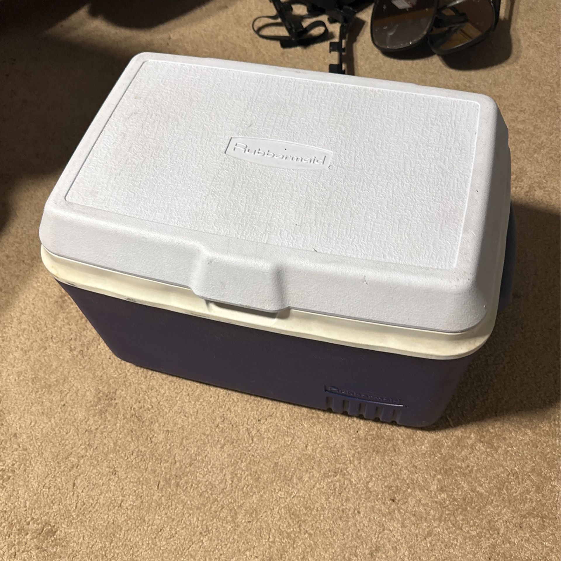Rubbermaid Cooler