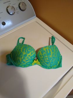 Victoria Secret very sexy padded demi bra (32C)