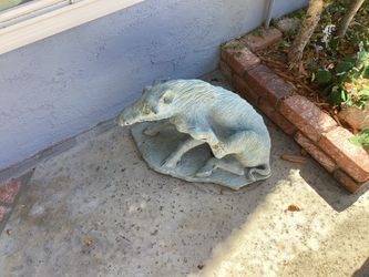 Boar statue by Robin kunNyu