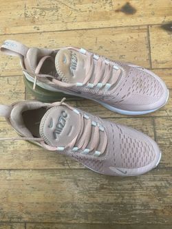 Brand new sz 7 pink/white Nike airmax17o 95$