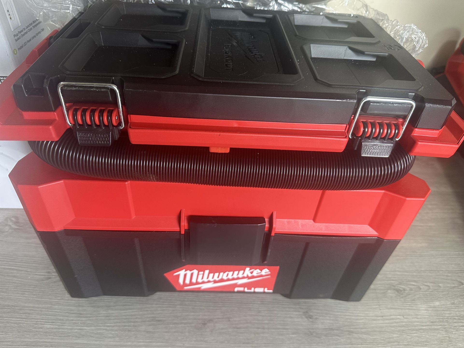 Milwaukee Vacuum Drill Set And Blower With Lights
