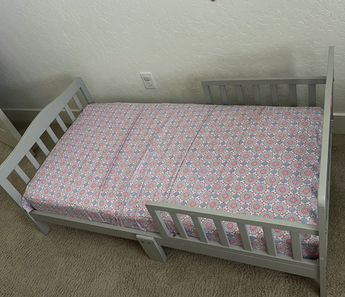 Toddler Bed Excellent Condition