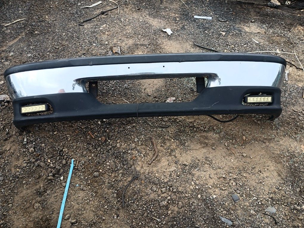 Front Bumper And All Brackets On It. 2001/9 Ford Ranger 