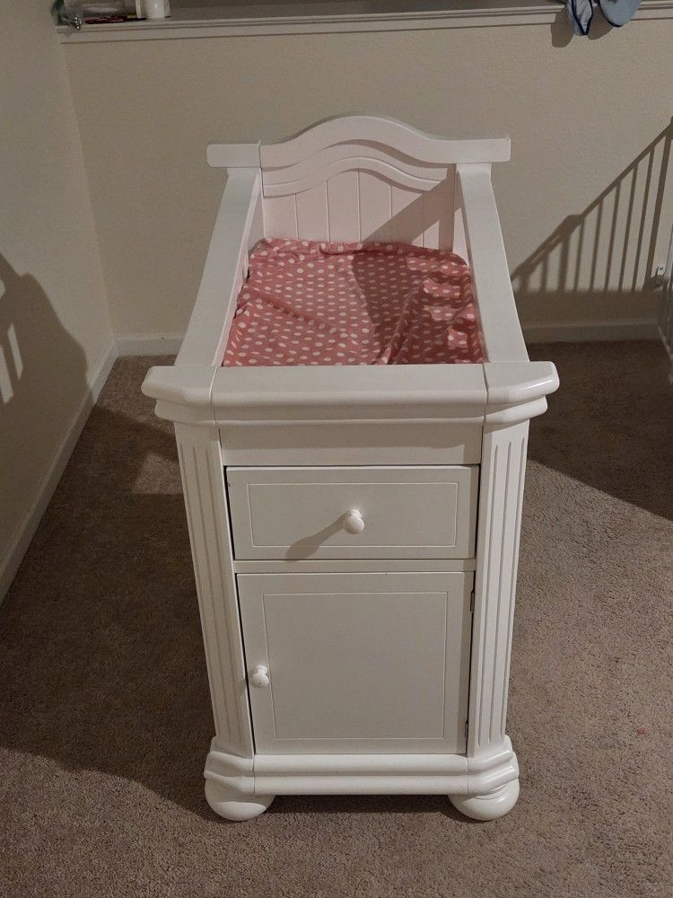 Sturdy Changing Table and Storage