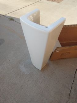 Swiss Madison Pedestal