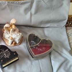 Vintage Music Boxes (wind up)