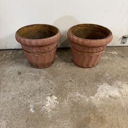 Pair of matching flower pots