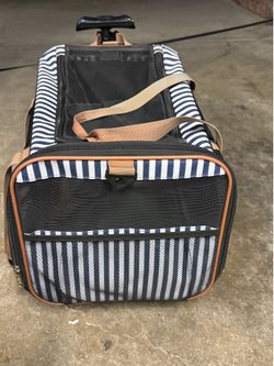 Rolling small pet carrier