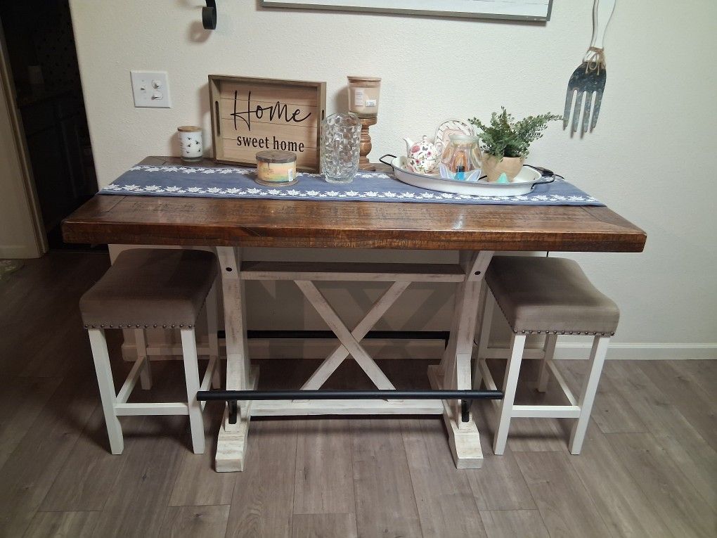 Beautiful Dinning Table With Two Stools Very New Never Use.