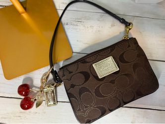 🍒🍒Coach Wristlet🍒🍒