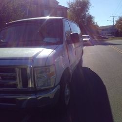 2011 Ford E350 12 Pass. Van