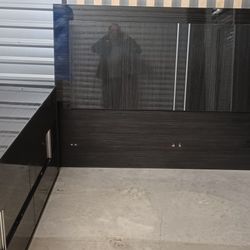 Contemporary Bedroom Set - W/Mattress-Queen $350 OBO