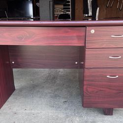 ❤️🔥💪 Office Desk with Drawers – $65
