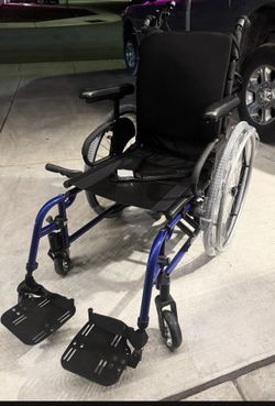 Foldabke Wheelchair w/ Power assist