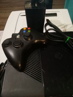 Microsoft Xbox 360 E 320GB Console System Model 1538 - Cords