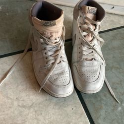 Nike Air. JORDAN 1mid. Size 9