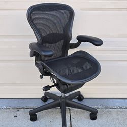 ++ *RARE* HERMAN MILLER AERON TYPE 1  OFFICE CHAIR SIZE B - READ! ++