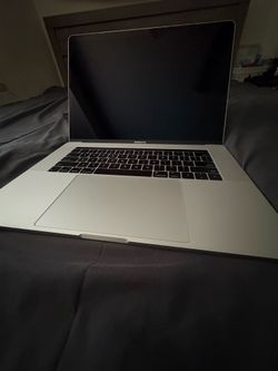 Apple MacBook Pro 15” Silver Colorway