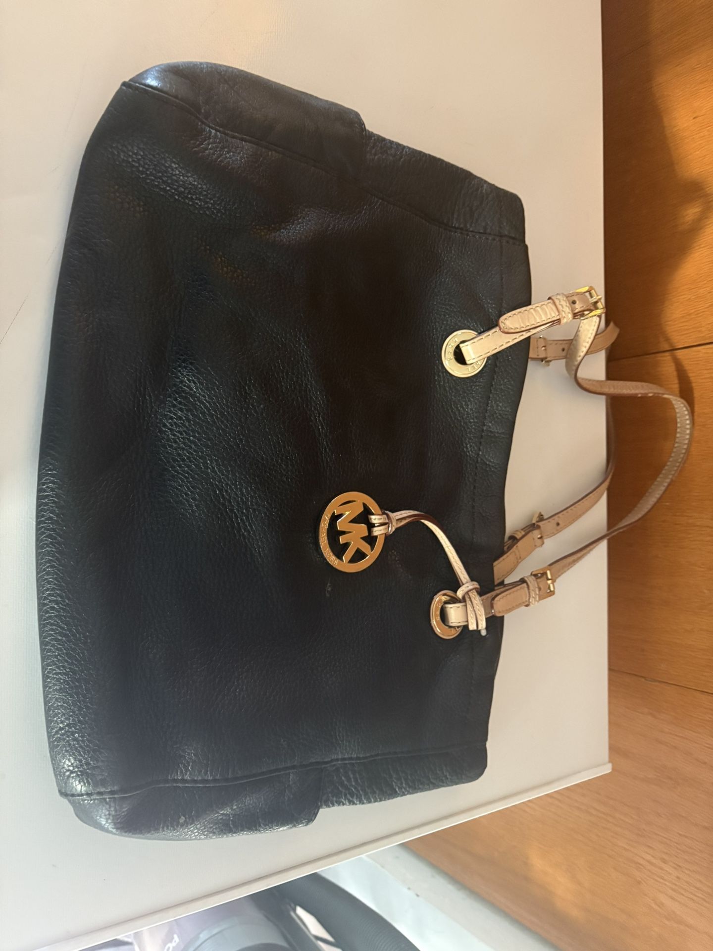 Michaels Kors Leather Handbag