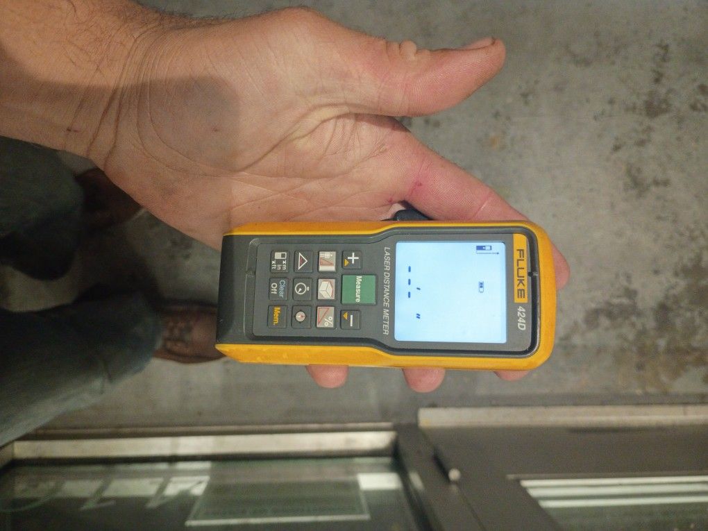 Fluke 424D Laser Distance Meter