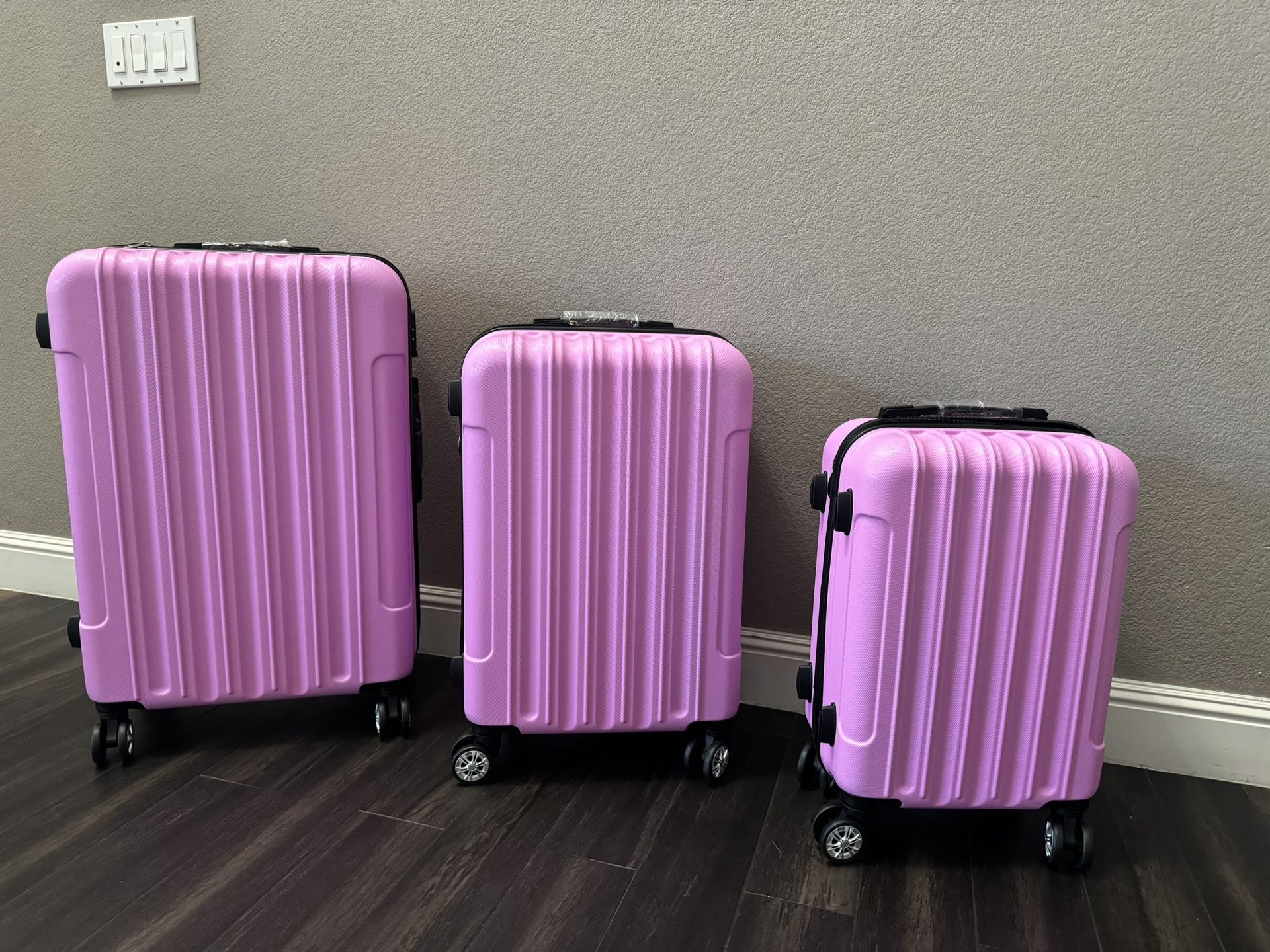Brandnew 3 set luggage’s retail value $189 + tax